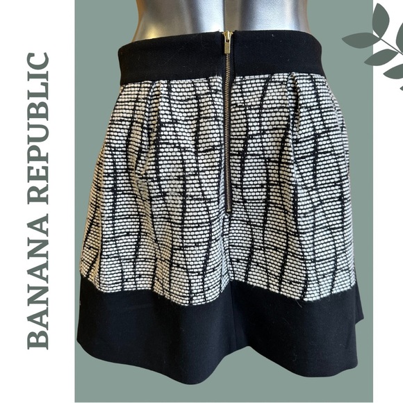 Banana Republic Black White Asymmetrical Faux Wrap Tweed Wide Band Hem Size 4 - Picture 5 of 10